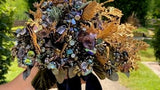 Bouquet de mariée Fine Art en cèdre doré à feuilles persistantes et feuilles vertes