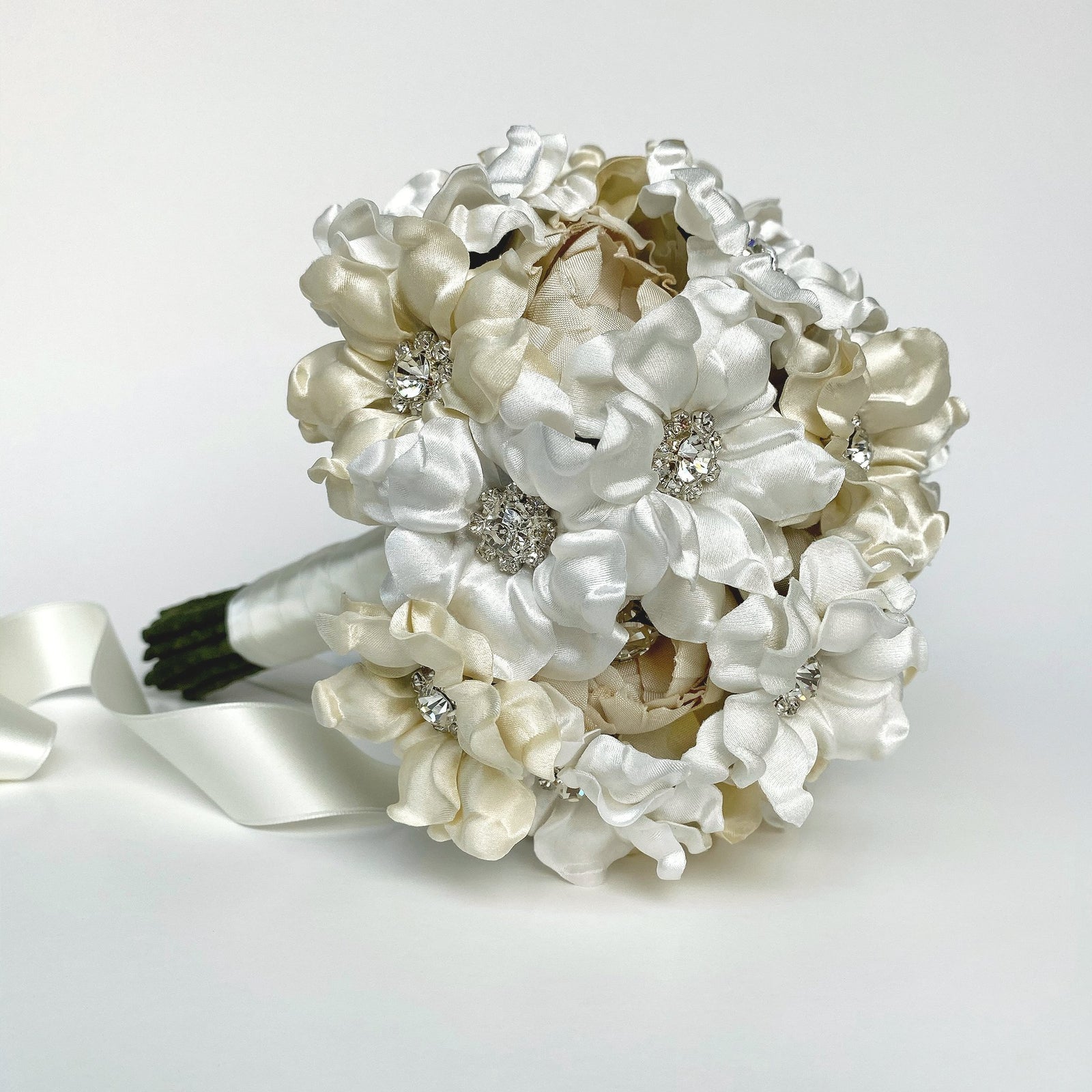 White Fabric Wedding Brooch Bouquet Ivory Silver 2024 Bridal Bouquet Bridesmaids Gift Broach Jewelry Bouquet Ivory Brides Crystal Brooch Bouquet